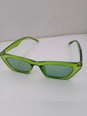 NWOT Sleek Green Sunglasses